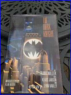 BATMAN THE DARK KNIGHT 1st EDITION SIGNED HC BY FRANK MILLER. DC COMICS 1986