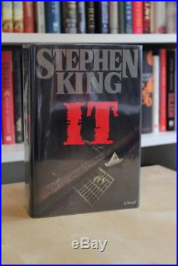 Stephen King (1986)'IT', signed and dated first edition 1/1